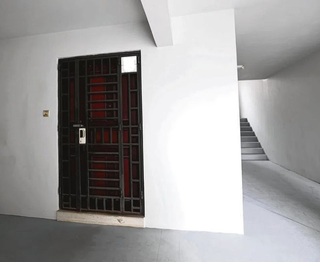 天花板滴下血水才被发现！她的生前日记太心酸了pg电子平台剑桥华裔女博士与父亲卧尸公寓直到(图1)